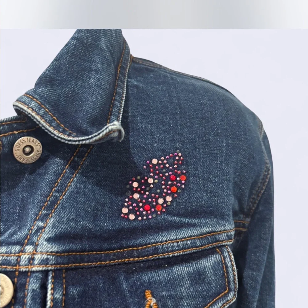 Vintage Women's Blue Guess Denim Jacket - Picture 4 of 5